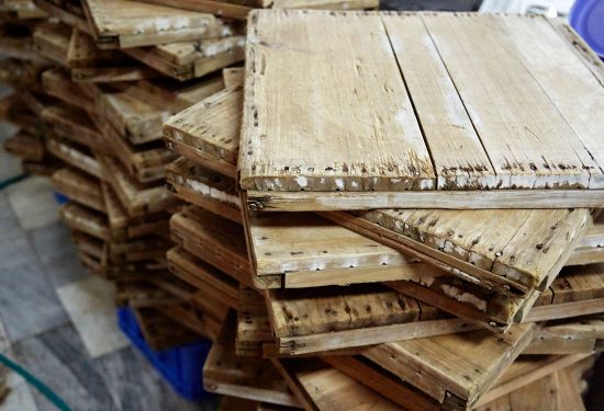 Stapel gebruikt hout